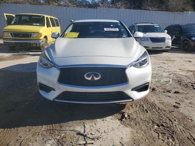 SJKCH5CP3JA005469 - 2018 INFINITI QX30 BASE PURE WHITE photo 5