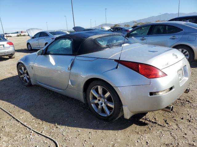 JN1AZ36DX5M700195 - 2005 NISSAN 350Z ROADSTER SILVER photo 2