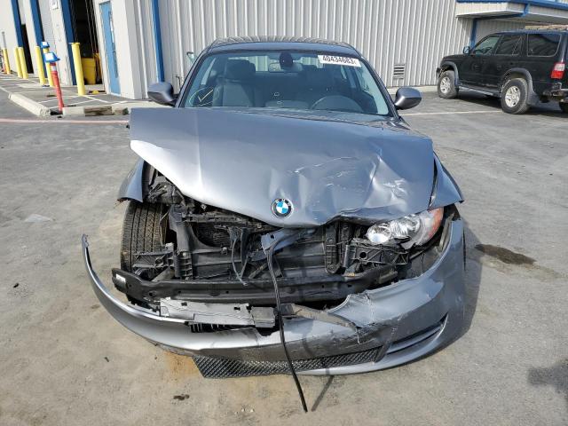 WBAUP9C5XAVF49413 - 2010 BMW 128 I GRAY photo 5