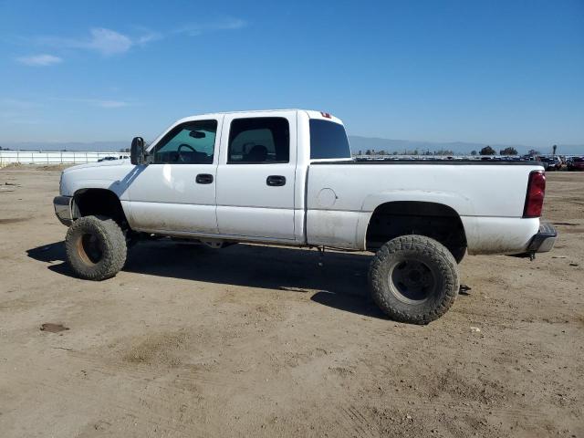 1GCGK23U74F194399 - 2004 CHEVROLET SILVERADO K2500 WHITE photo 2