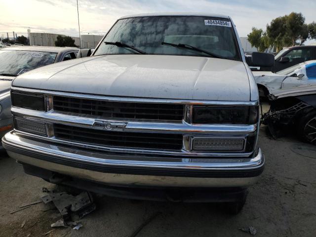 3GNEK18R8XG230245 - 1999 CHEVROLET TAHOE K1500 WHITE photo 5