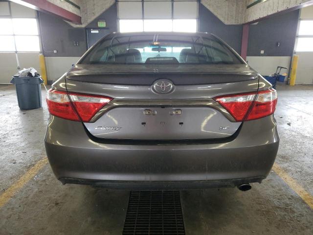 4T1BF1FK7HU387636 - 2017 TOYOTA CAMRY LE GRAY photo 6