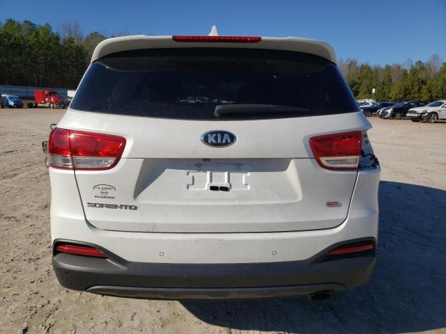 5XYPG4A36JG405575 - 2018 KIA SORENTO LX WHITE photo 6