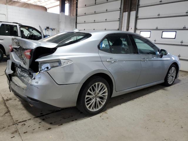 4T1F11BK8LU015768 - 2020 TOYOTA CAMRY XLE SILVER photo 3