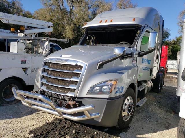 1FUJHHDR9LLLX4669 - 2020 FREIGHTLINER CASCADIA 1 SILVER photo 2