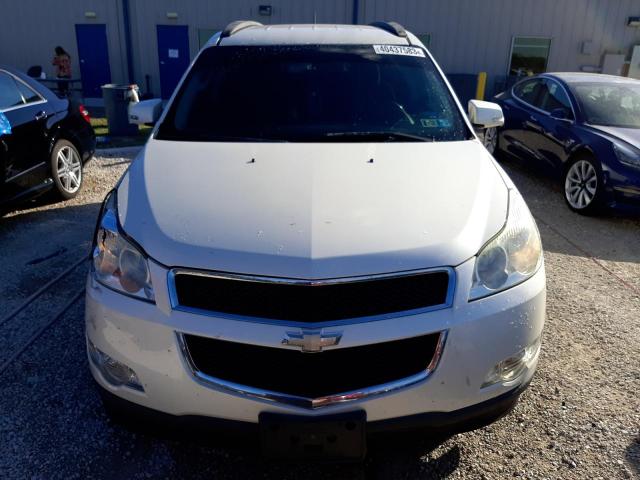 1GNKVJED6BJ331004 - 2011 CHEVROLET TRAVERSE LT WHITE photo 5