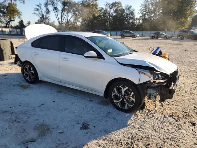 3KPF24AD0ME275409 - 2021 KIA FORTE FE WHITE photo 4