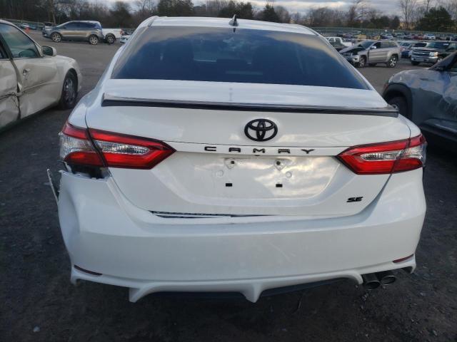 4T1G11AK2LU320754 - 2020 TOYOTA CAMRY SE WHITE photo 6