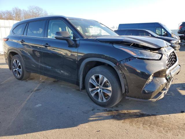 5TDGZRBH8MS528092 - 2021 TOYOTA HIGHLANDER XLE BLACK photo 4