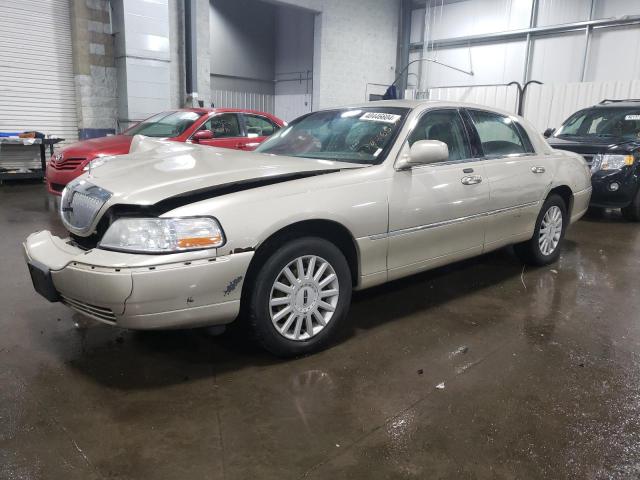 2005 LINCOLN TOWN CAR SIGNATURE, 