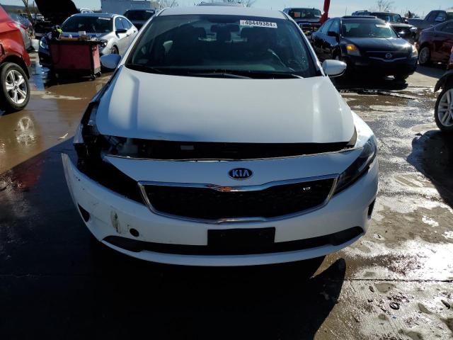 3KPFK4A71JE247009 - 2018 KIA FORTE LX WHITE photo 5