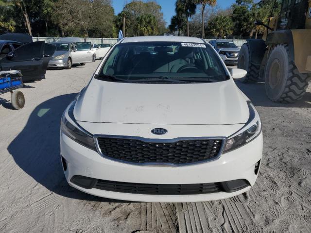 3KPFK4A73JE206381 - 2018 KIA FORTE LX WHITE photo 5