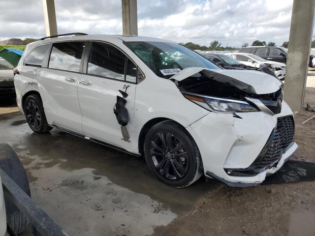 5TDXRKEC4MS021262 - 2021 TOYOTA SIENNA XSE WHITE photo 4