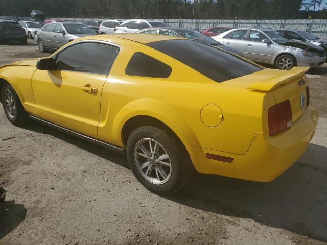 1ZVFT80N655171435 - 2005 FORD MUSTANG YELLOW photo 2