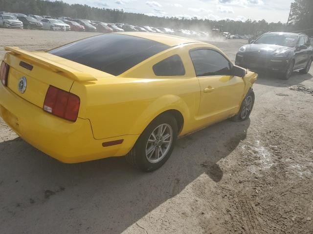 1ZVFT80N655171435 - 2005 FORD MUSTANG YELLOW photo 3