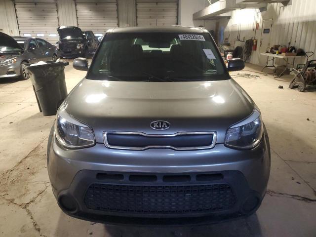 KNDJN2A26F7169747 - 2015 KIA SOUL GRAY photo 5