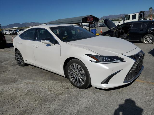 58ADA1C18MU003269 - 2021 LEXUS ES 300H WHITE photo 4