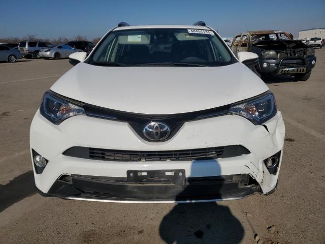 JTMWFREV7HJ143079 - 2017 TOYOTA RAV4 XLE WHITE photo 5