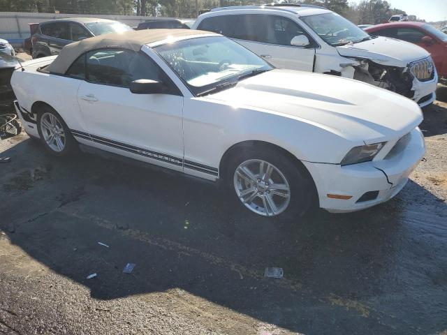 1ZVBP8EN8A5167926 - 2010 FORD MUSTANG WHITE photo 4