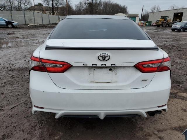 4T1B11HK3JU630361 - 2018 TOYOTA CAMRY L WHITE photo 6