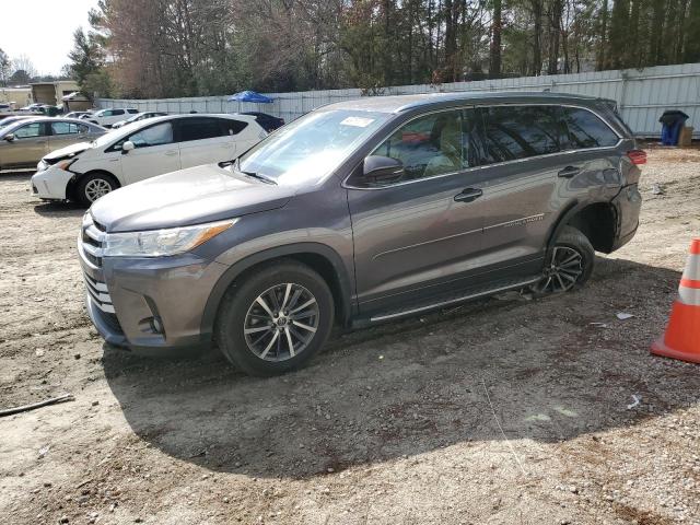 5TDKZRFH1HS521057 - 2017 TOYOTA HIGHLANDER SE CHARCOAL photo 1