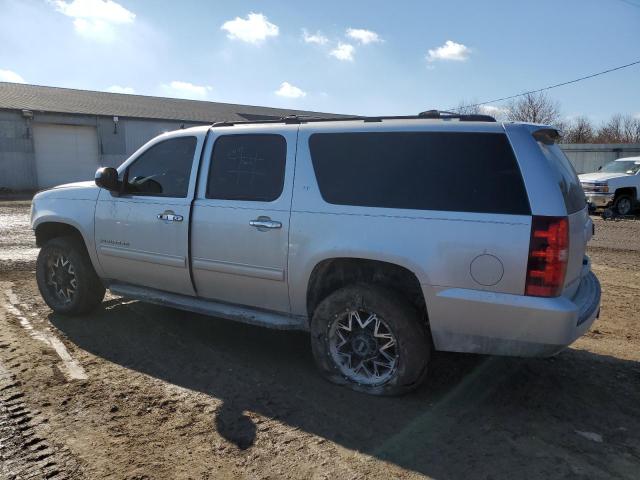 1GNUKJE39AR235876 - 2010 CHEVROLET SUBURBAN K1500 LT SILVER photo 2