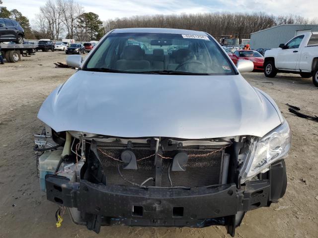 4T1BF3EK6BU604484 - 2011 TOYOTA CAMRY BASE SILVER photo 5