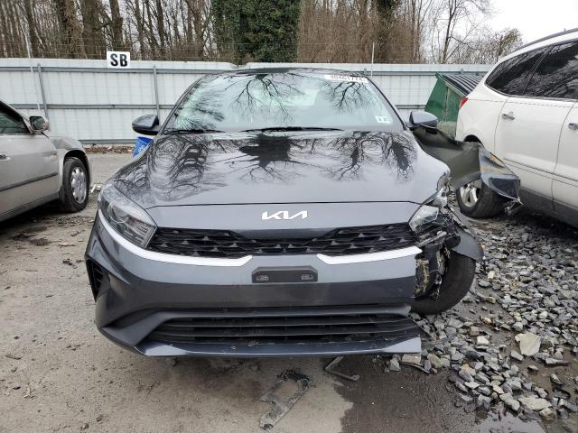 3KPF24AD5PE513632 - 2023 KIA FORTE LX CHARCOAL photo 5