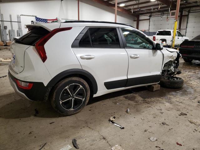 KNDCR3LE7P5050063 - 2023 KIA NIRO EX WHITE photo 3