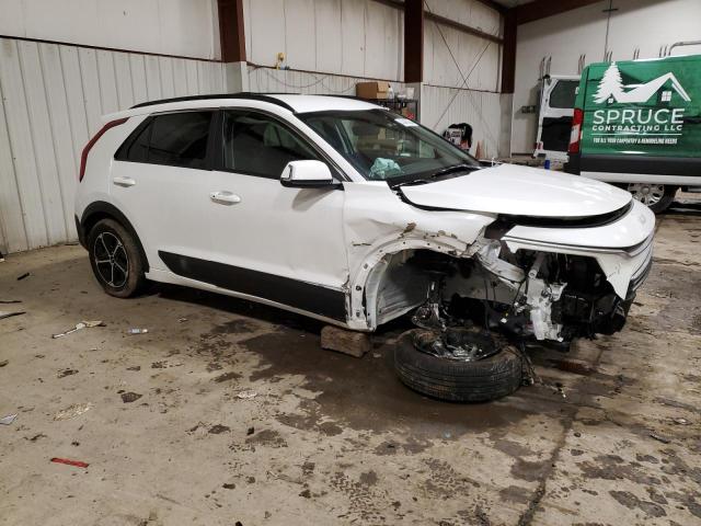 KNDCR3LE7P5050063 - 2023 KIA NIRO EX WHITE photo 4