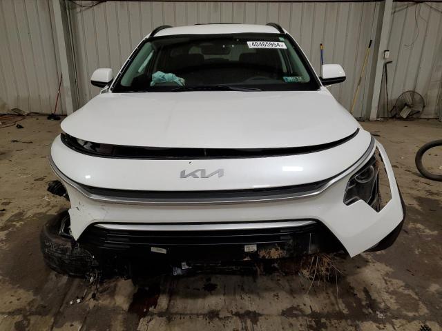 KNDCR3LE7P5050063 - 2023 KIA NIRO EX WHITE photo 5