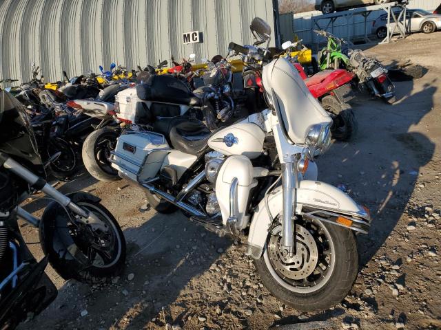 1HD1FCW126Y659078 - 2006 HARLEY-DAVIDSON FLHTCUI 白色 照片 1