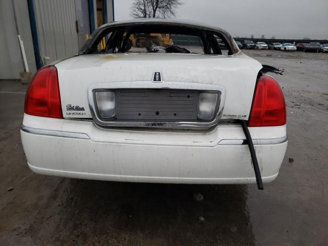 1LNHM81W36Y606424 - 2006 LINCOLN TOWN CAR SIGNATURE WHITE photo 6