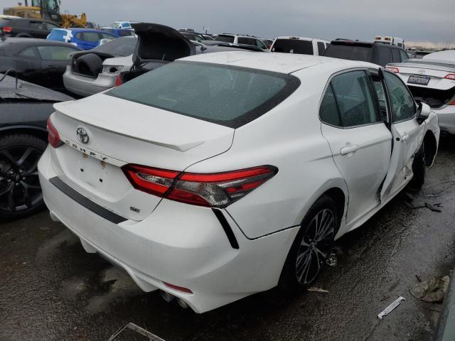 4T1B11HKXKU774457 - 2019 TOYOTA CAMRY L WHITE photo 3