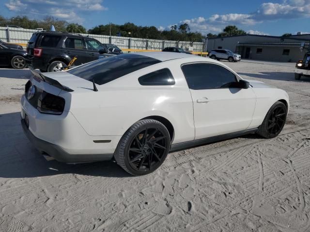 1ZVBP8AM1C5284179 - 2012 FORD MUSTANG WHITE photo 3