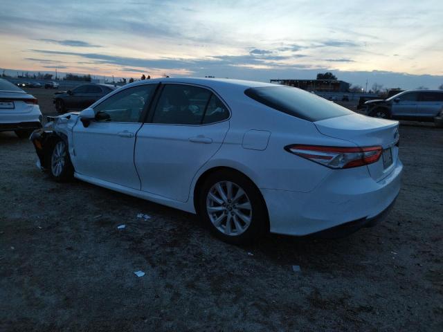 4T1B11HK5JU566470 - 2018 TOYOTA CAMRY L WHITE photo 2