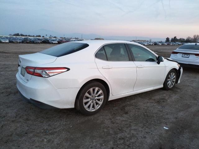 4T1B11HK5JU566470 - 2018 TOYOTA CAMRY L WHITE photo 3