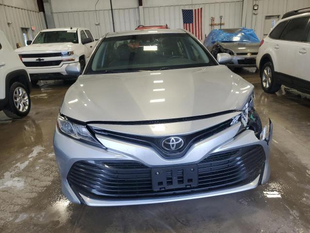 4T1B11HK2JU521437 - 2018 TOYOTA CAMRY L SILVER photo 5