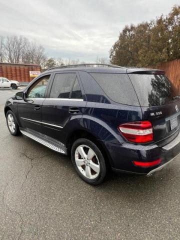 4JGBB8GB8AA584860 - 2010 MERCEDES-BENZ ML 350 4MATIC BLACK photo 3