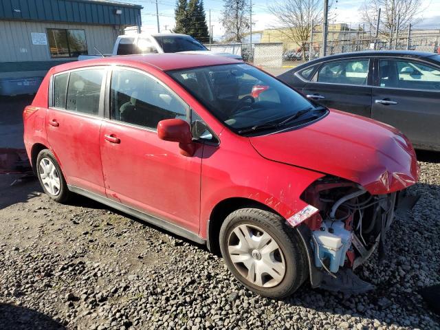 3N1BC1CP2BL365089 - 2011 NISSAN VERSA S RED photo 4