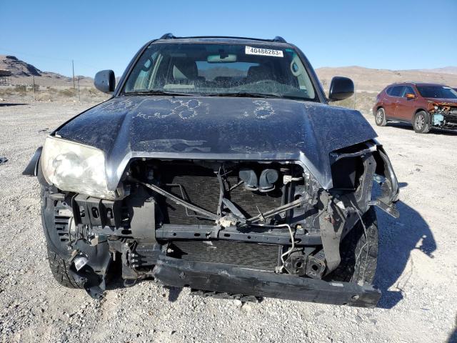 JTEZU14R858025159 - 2005 TOYOTA 4RUNNER SR5 GRAY photo 5