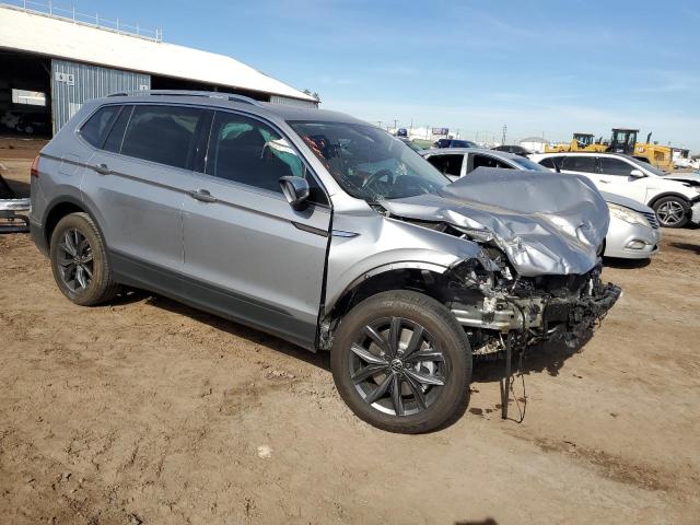 3VVNB7AX5PM054925 - 2023 VOLKSWAGEN TIGUAN SE SILVER photo 4