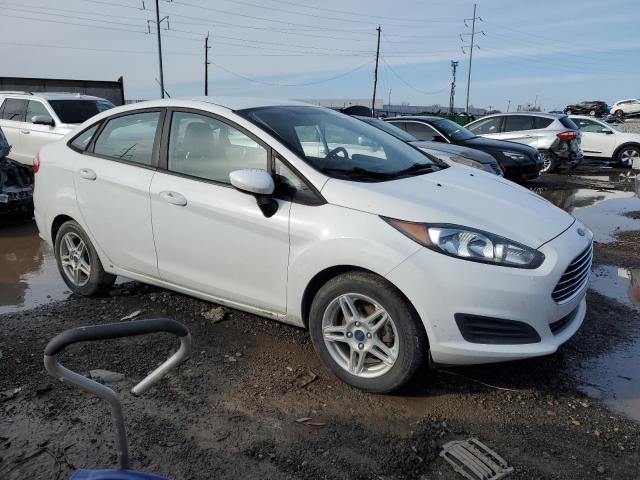 3FADP4BJ4JM121435 - 2018 FORD FIESTA SE WHITE photo 4