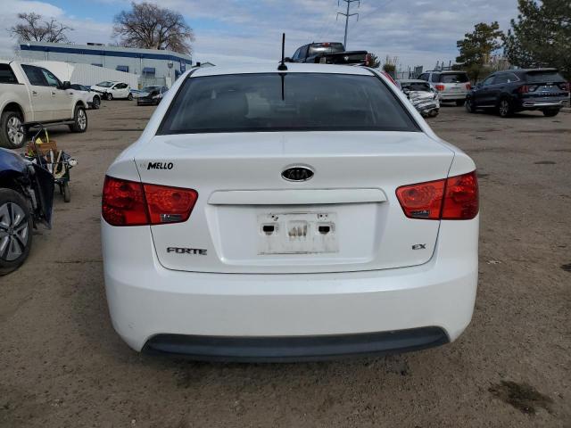 KNAFU4A20D5675438 - 2013 KIA FORTE EX WHITE photo 6