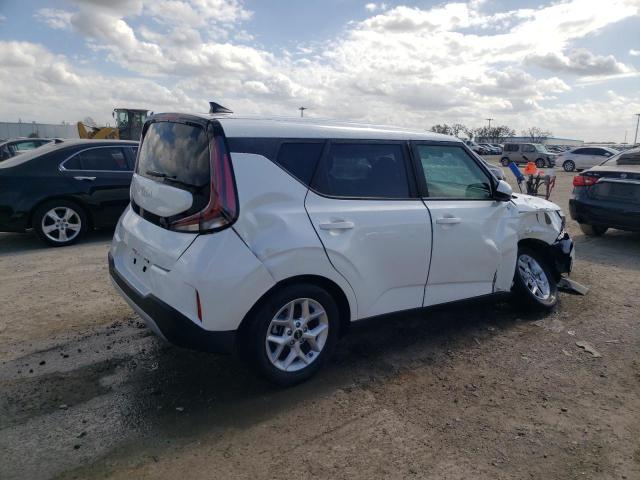 KNDJ23AU8P7857556 - 2023 KIA SOUL LX WHITE photo 3