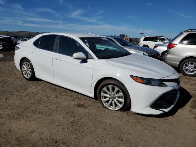 4T1B11HK8JU088495 - 2018 TOYOTA CAMRY L WHITE photo 4