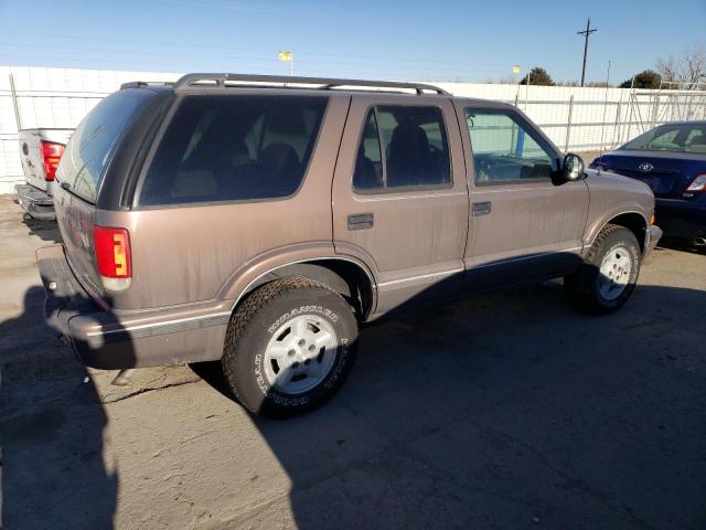 1GNDT13W6WK140069 - 1998 CHEVROLET BLAZER TAN photo 3