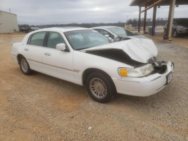 1LNFM83W8WY712369 - 1998 LINCOLN TOWN CARTIER WHITE photo 4