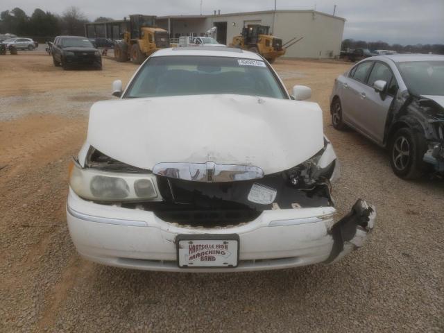 1LNFM83W8WY712369 - 1998 LINCOLN TOWN CARTIER WHITE photo 5