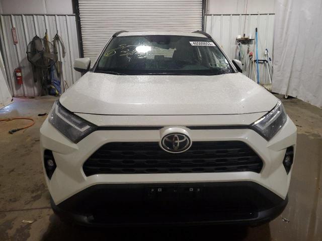 2T3A1RFV5NW268232 - 2022 TOYOTA RAV4 XLE PREMIUM WHITE photo 5